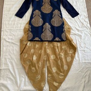 Never worn Brocade rich looking dress